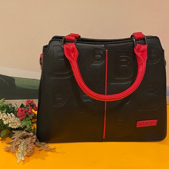 Black and Red Women's Handbag - Picture 6 of 9